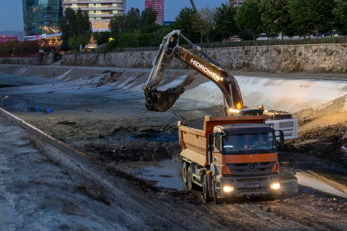 İzmir’de Derelerde 7/24 Temizlik Seferberliği