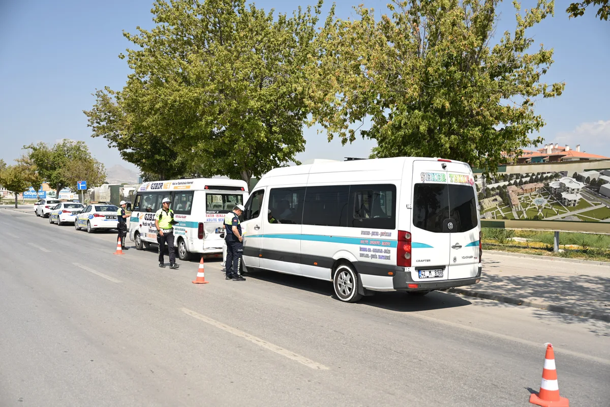 KONYA BÜYÜKŞEHİR ZABITASI TOPLU TAŞIMA DENETİMLERİNİ SÜRDÜRÜYOR