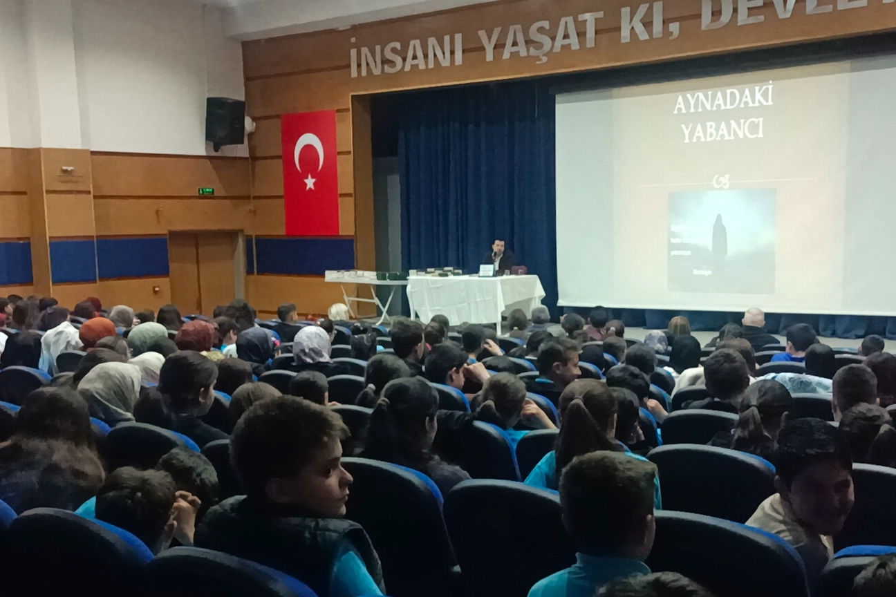 Pazaryeri’nde “Aynadaki Yabancı” söyleşisi farkındalık oluşturdu