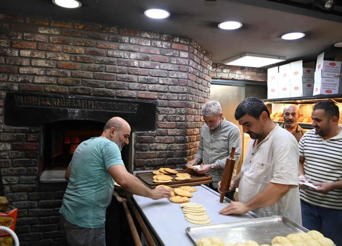 Başkan Görgel Tarihi Çarşıyı Tek Tek Ziyaret Etti
