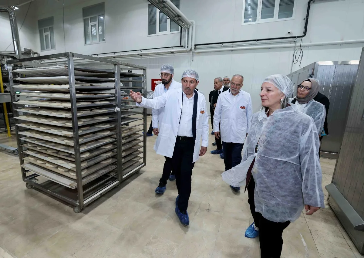 TARIM VE GIDA POLİTİKALARI KURULU ÜYELERİ’NDEN KARATAY HALK EKMEK FABRİKASINA ZİYARET
