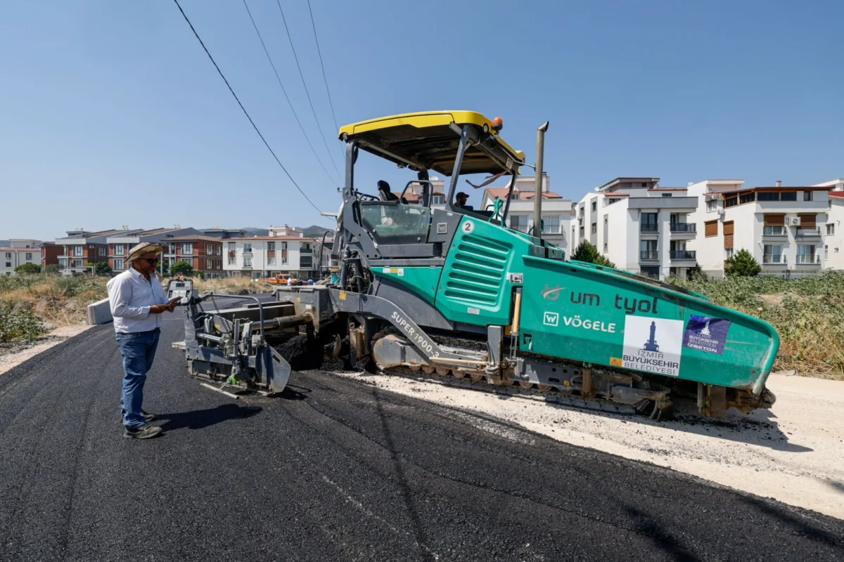 Bergama'da 9 okulun yolu yenilendi: 35 bin metrekare asfalt