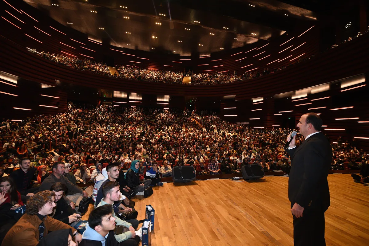 BAŞKAN ALTAY: “KONYA'YI TERCİH EDECEK GENÇLERİMİZİ HEM KALİTELİ BİR EĞİTİM HEM DE UNUTAMAYACAKLARI BİR ÜNİVERSİTE HAYATI BEKLİYOR”