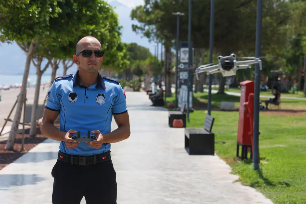 Konyaaltı Sahilinde Drone ile Zabıta Denetimi Başladı