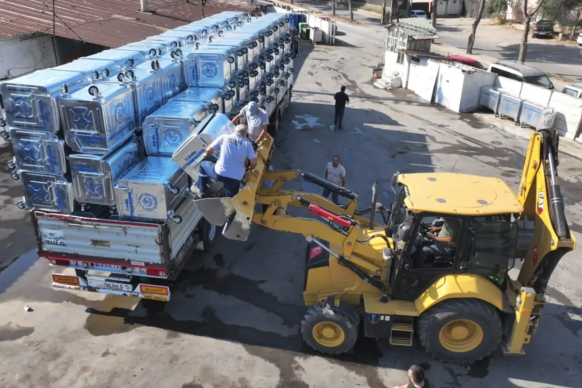 Manisa'dan 17 ilçeye 3 bin yeni çöp konteyneri
