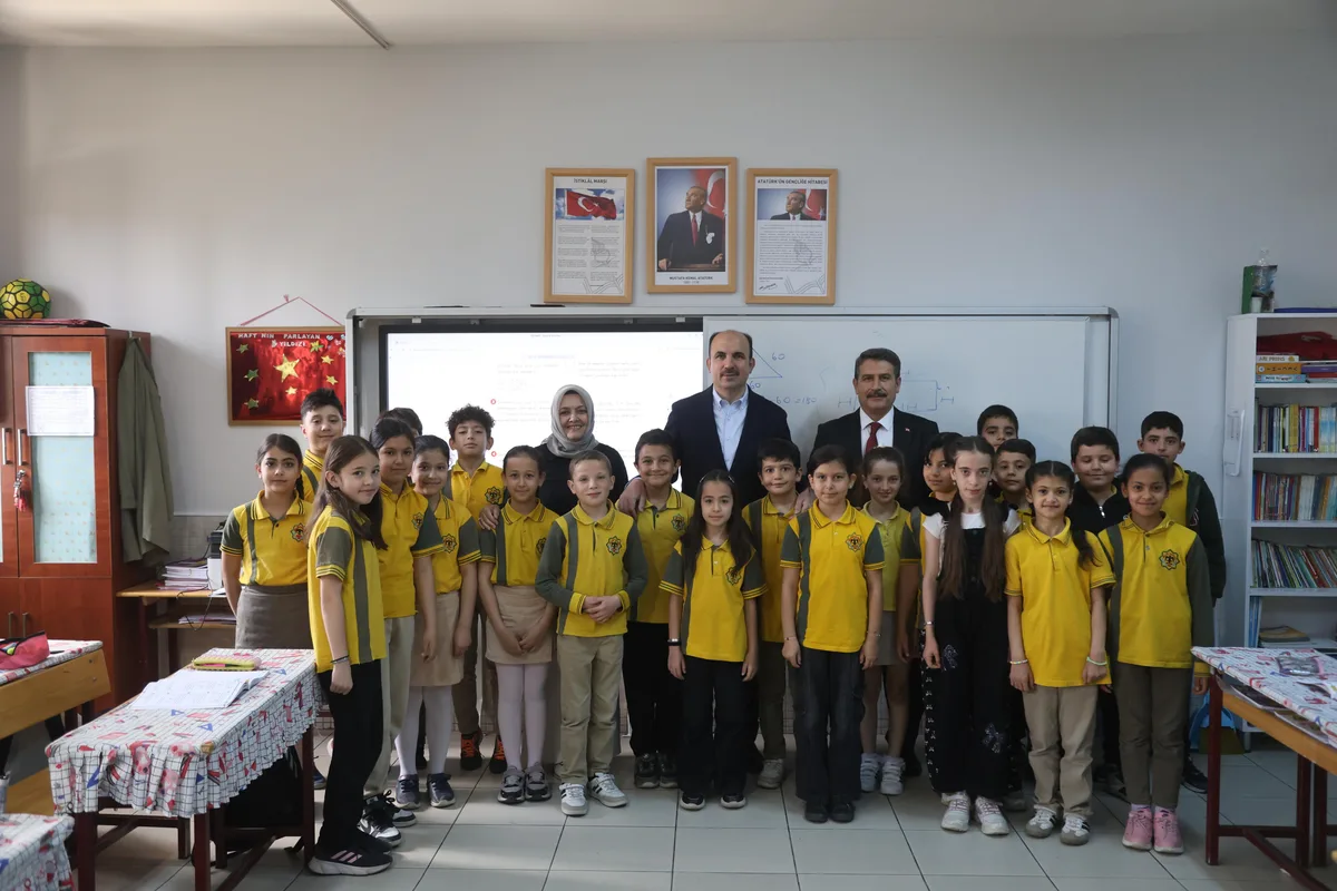 BAŞKAN ALTAY KARNE ALAN TÜM ÖĞRENCİLERİ TEBRİK ETTİ