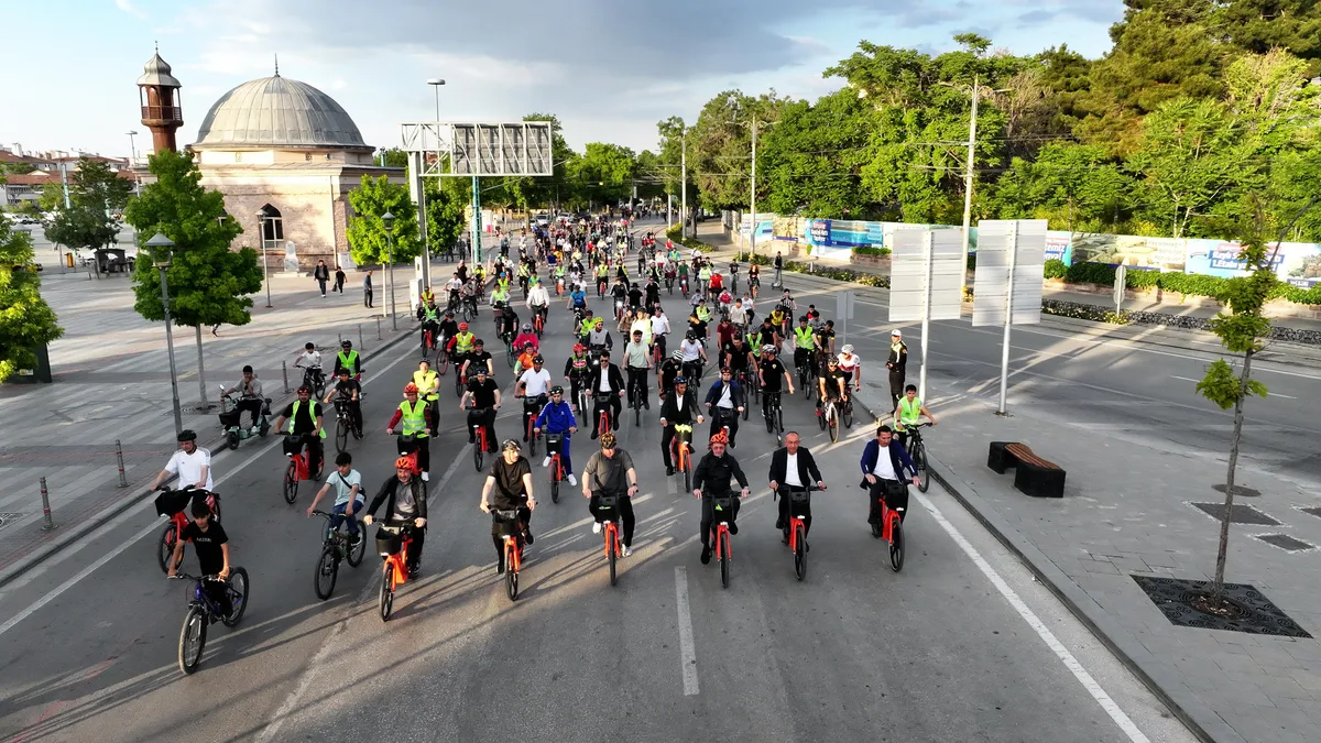 AVRUPA BİSİKLET BAŞKENTİ KONYA’DA ŞEHİR MERKEZİ VE 28 İLÇEDE AYNI ANDA BİNLERCE BİSİKLETSEVER PEDAL ÇEVİRDİ