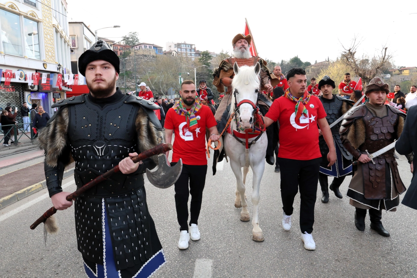 Bursa'da Tarihi Yürüyüş: 700. Yıl Anma Töreni