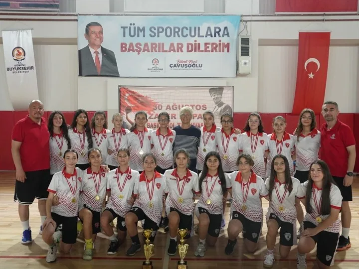 Denizli'de Zafer Kupası Heyecanı: 300 Genç Sporcu Parkede