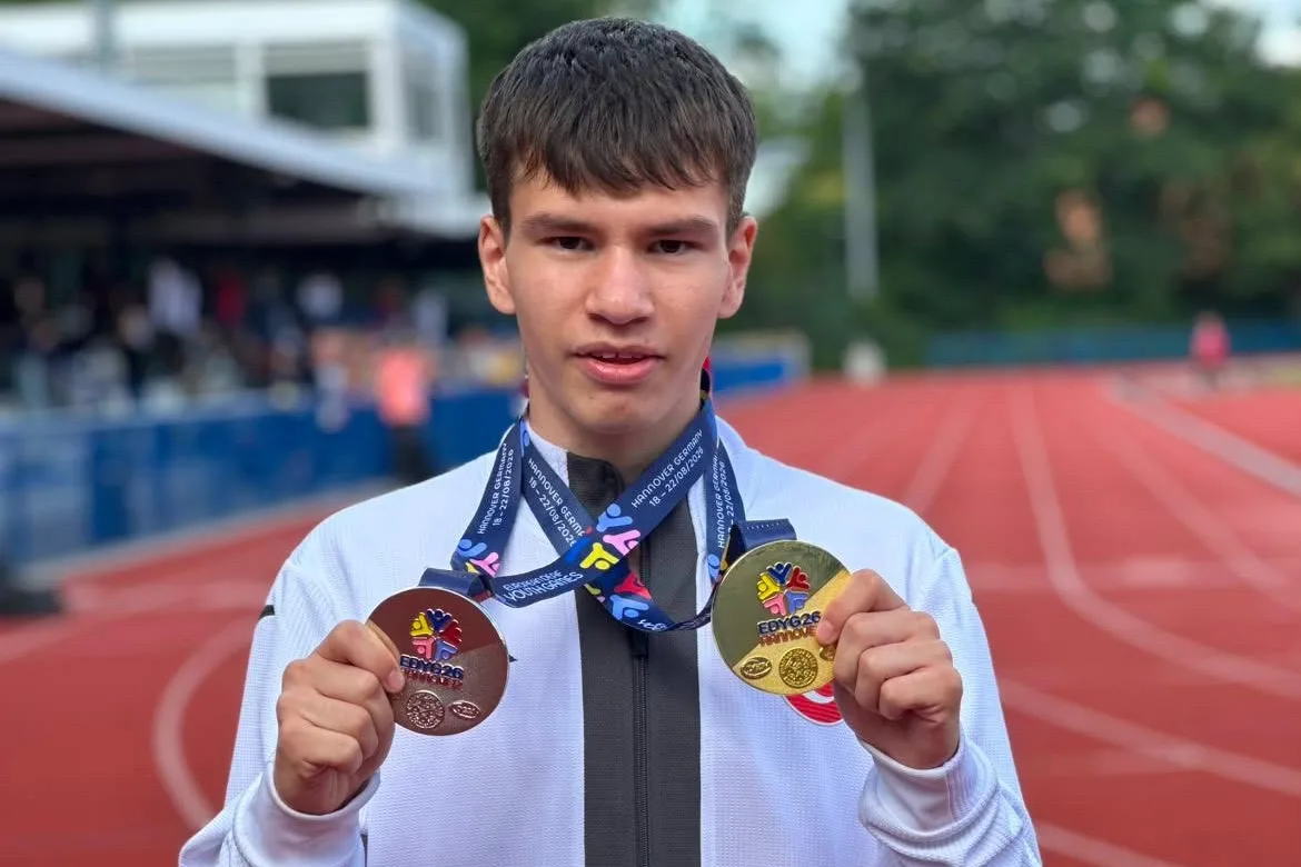 İzmirli Atlet Şükrü Özçelik Olimpiyatlar'da Çifte Başarı Elde Etti