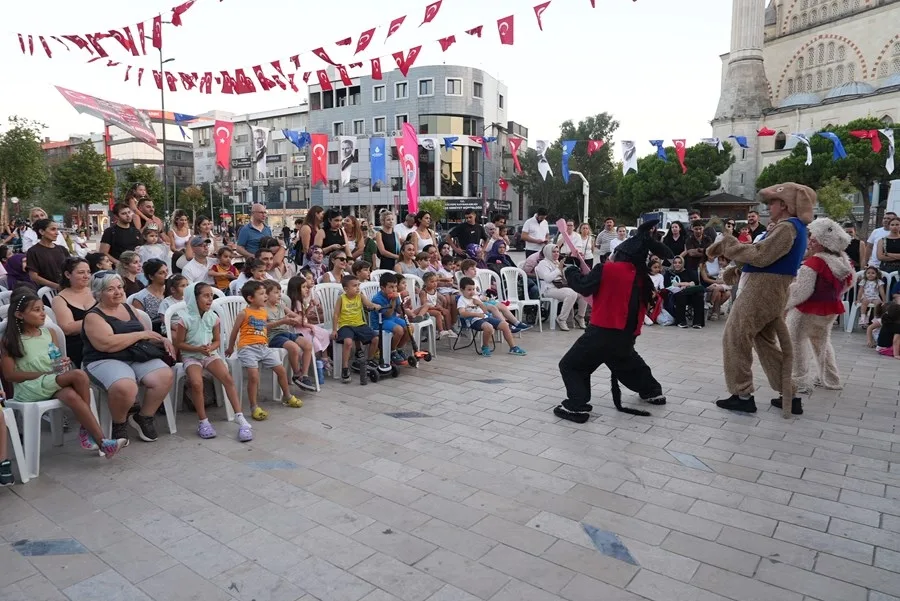 Maltepe’de Çocuklar Yaz Tatilini Tiyatroyla Renklendiriyor