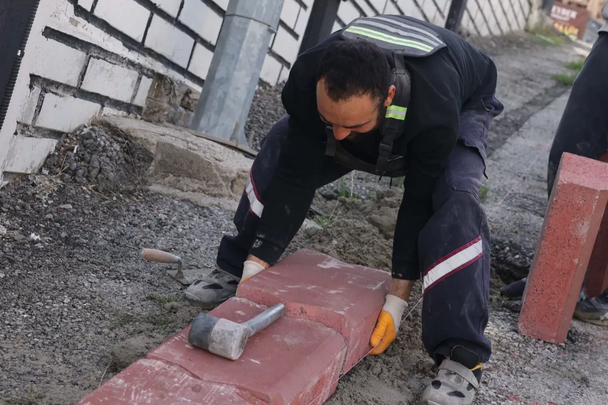Keçiören’de Kaldırım ve Çevre Düzenleme Çalışmaları Sürüyor