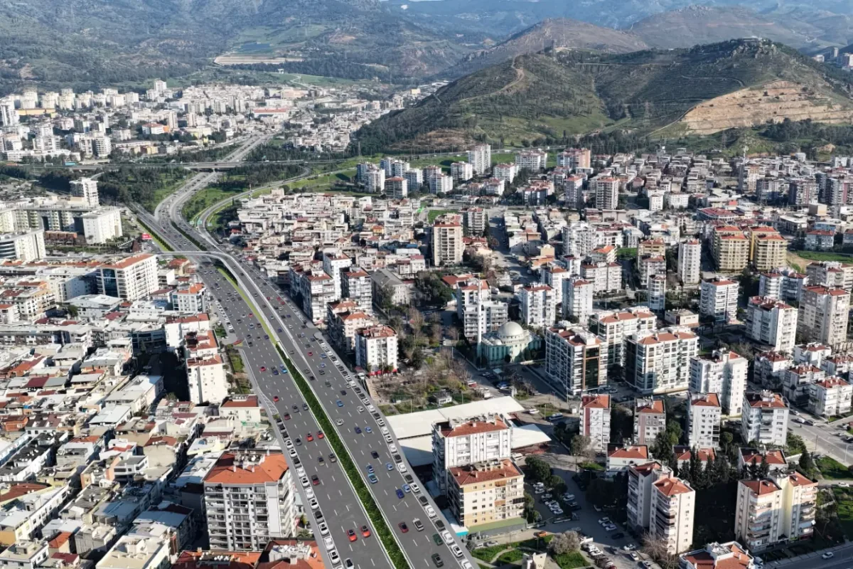 İzmir'de Trafiğe Nefes: Girne Bulvarı Üst Geçidi Yolda