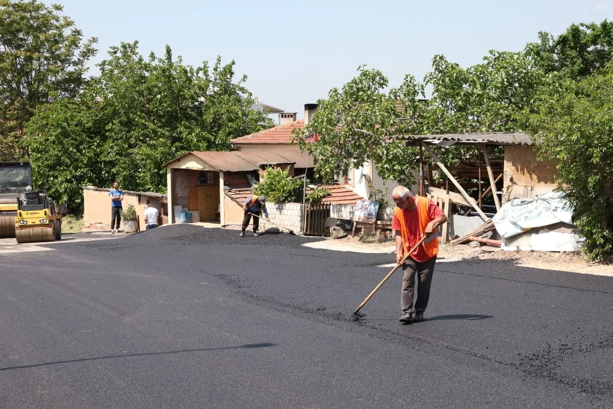 375 Metrelik Yol Yenilenirken 900 Ton Asfalt Döküldü