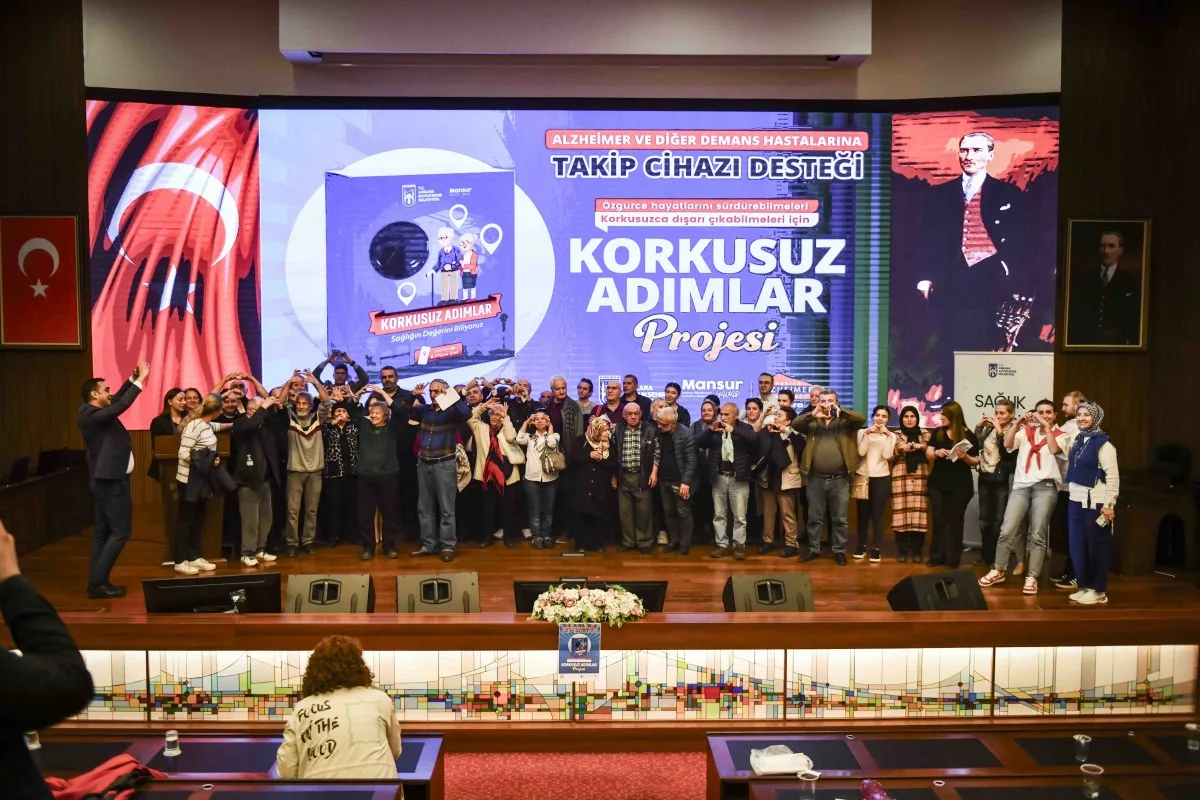 Ankara’da Alzheimer Hastalarına 100’ü Geçen Takip Cihazı Dağıtıldı