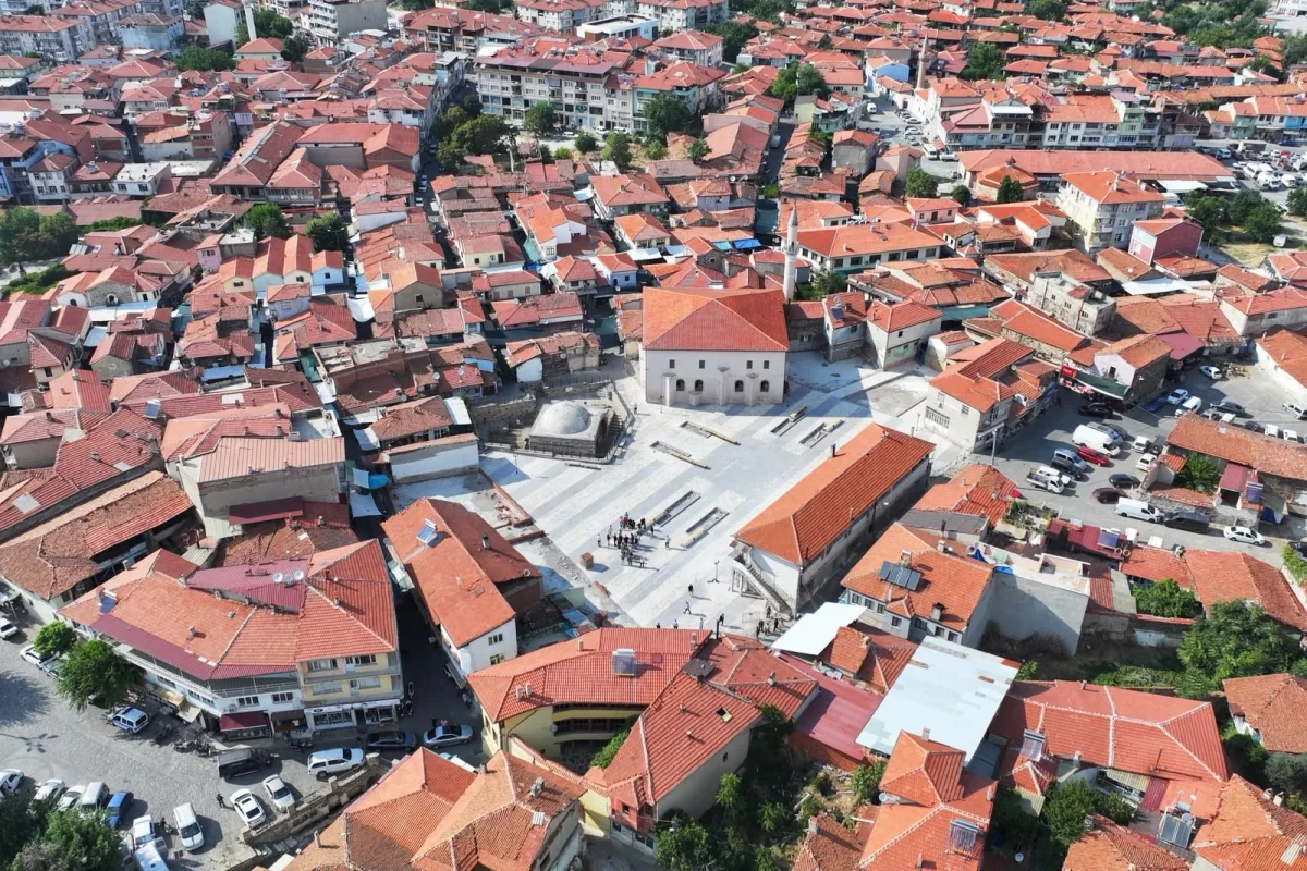 Kula Eski Pazar Yeri Modern Meydana Dönüşüyor