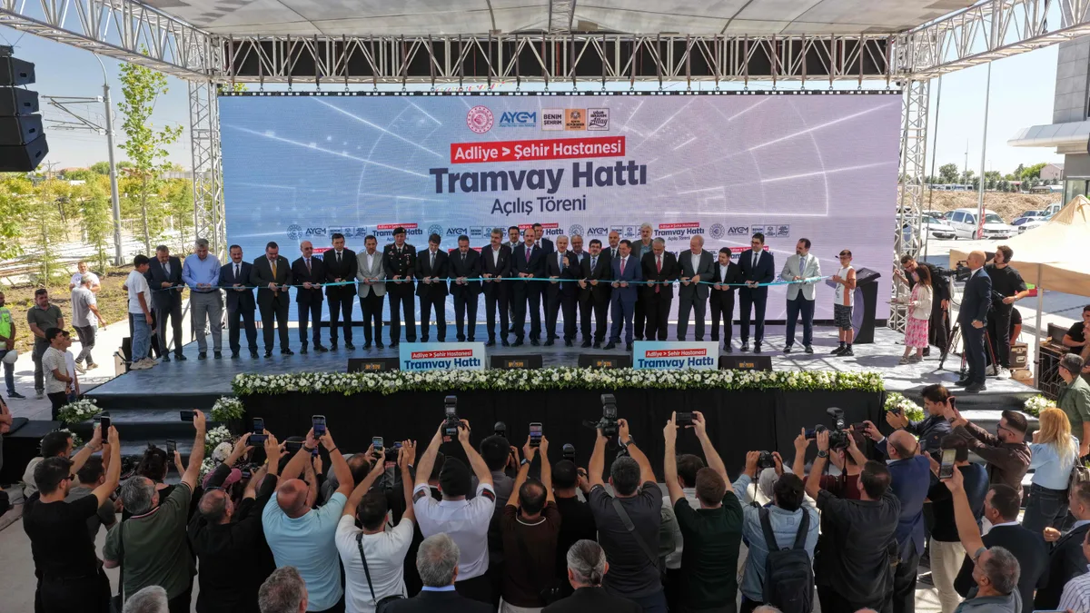 KONYA’NIN RAYLI SİSTEM AĞINI GÜÇLENDİRECEK ADLİYE-ŞEHİR HASTANESİ HATTI AÇILDI
