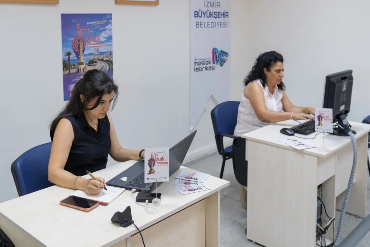 İzmir'de İş Arayanları Mobil İstihdam Otobüsü