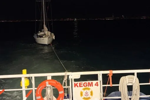 Kınalıada 8 metre teknede kişi kurtarıldı
