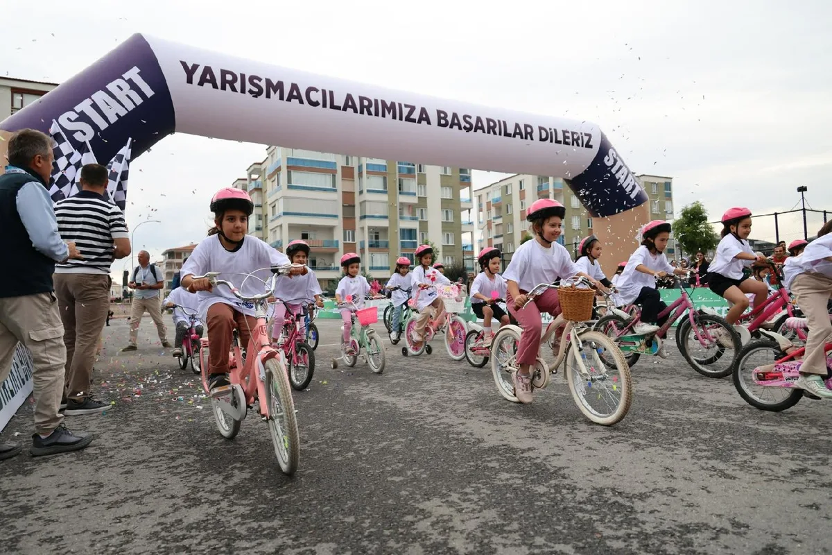 Karatay'da 10. Düz Bisiklet Yarışı: Sporcılarla Oluştu