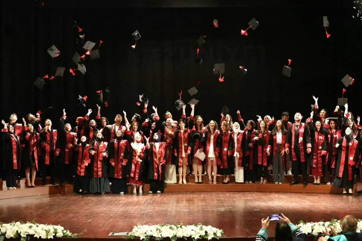 Artvin Çoruh Üniversitesi'nde Mezuniyet Coşkusu