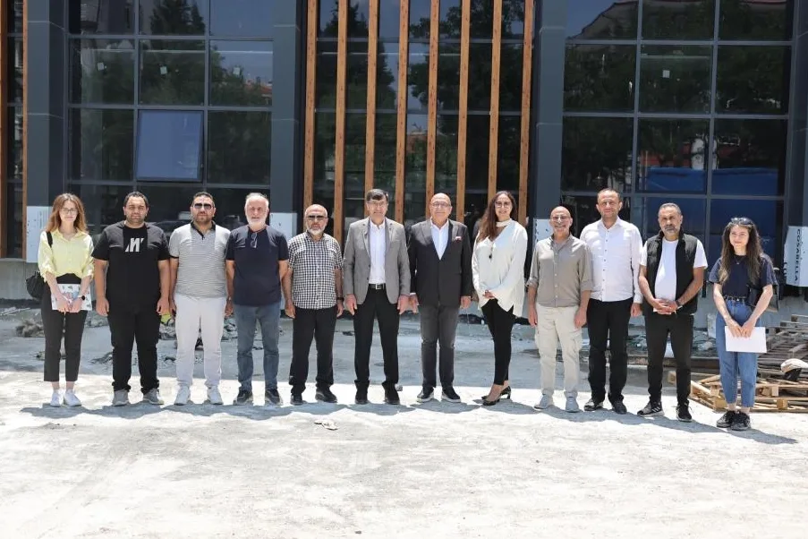Kahveci, Alipaşa’daki Kütüphane‑Kültür Merkezi’ni yerinde inceledi