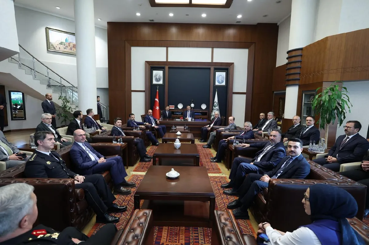 İçişleri Bakanı Çiftçi, Karatay Belediyesini Ziyaret etti