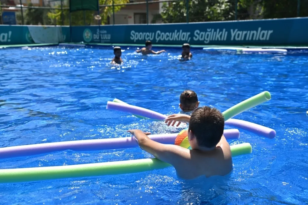 Manisa'da Çocuklar İçin Ücretsiz Yüzme Kursları Başladı