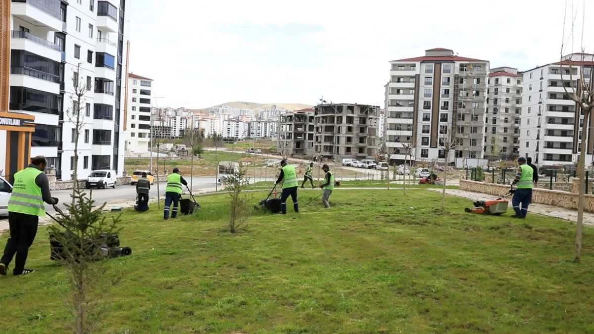 Elazığ’da Yeşil Alanlar Canlanıyor: Yeni Ağaç ve Bitki Dikimleri
