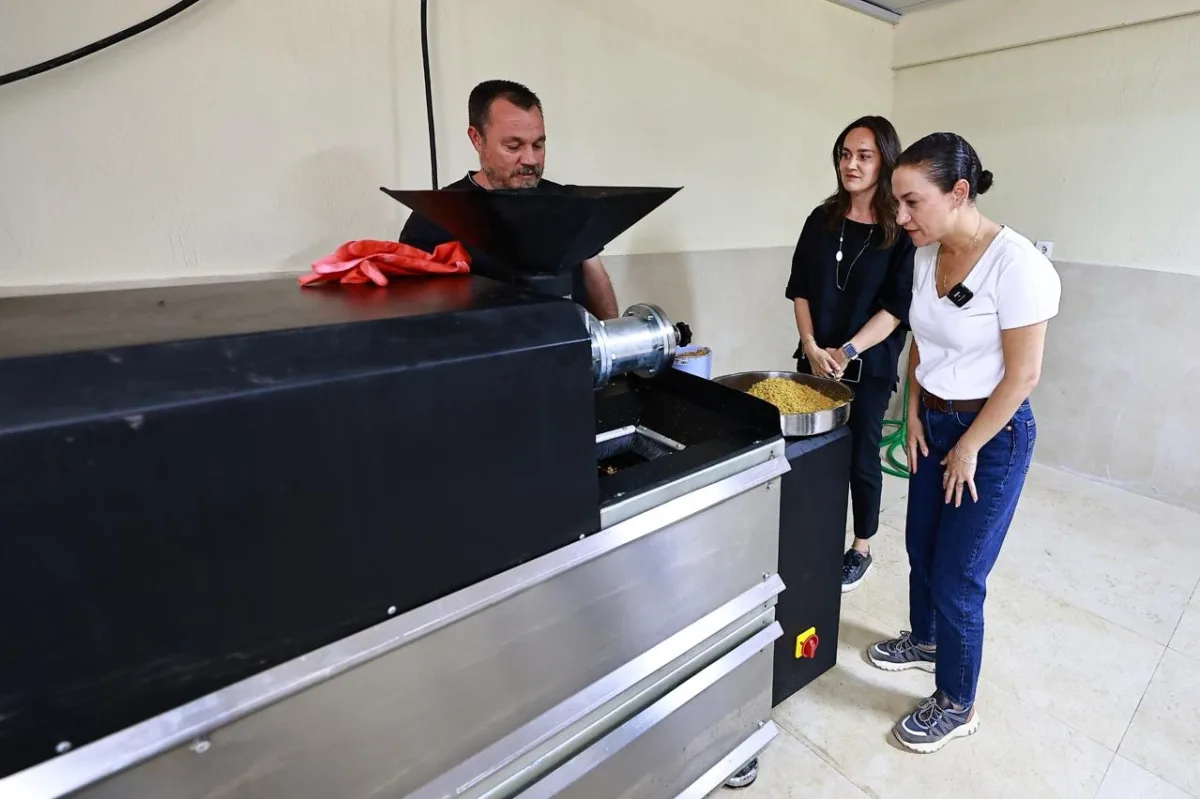 Efes Selçuk Belediyesi’nden sokak hayvanları için mama üretim projesi
