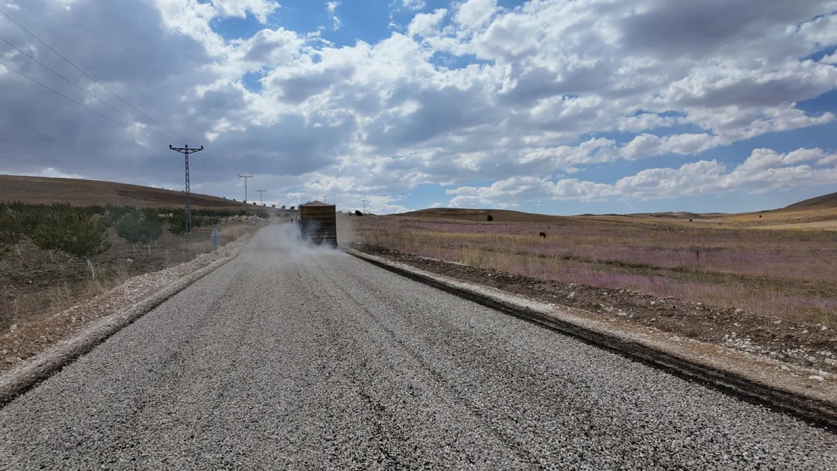 Elbistan’da 10 KM’lik Yol Yenileniyor