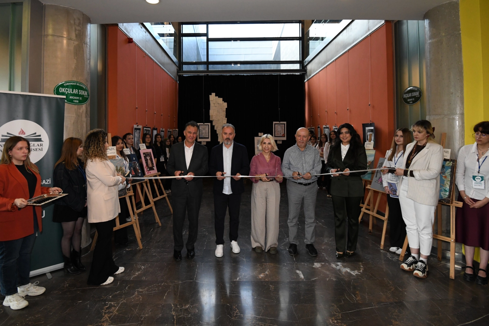 Bursa'da Edebiyat-Sanat Buluşması: Öğrencilerin Resimlerine Yansıyan Kahramanlar