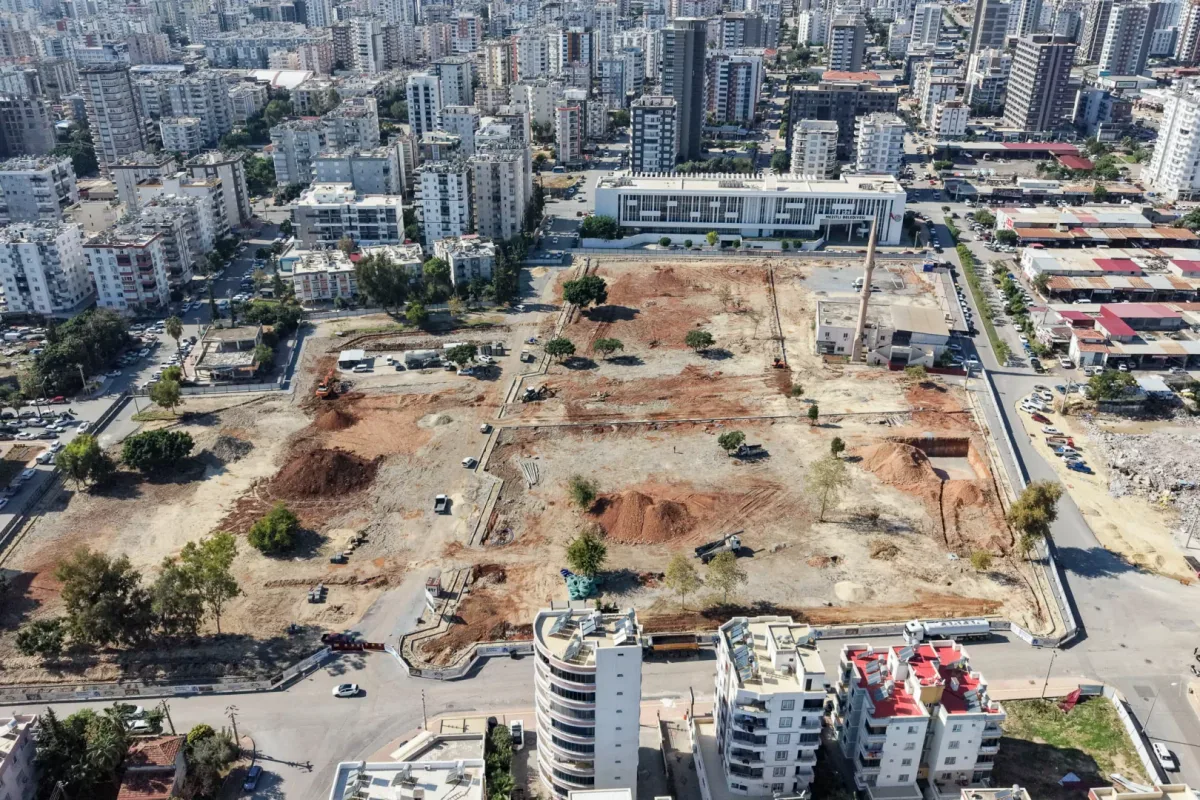 Mersin’de Yeşil Alanları ve Sosyal Yaşamı Güçlendiren Projeler Sürüyor