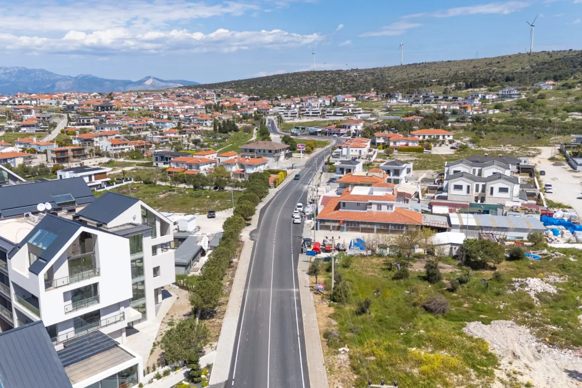 Çeşme’de 8.5 kmt asfalt, Atatürk Bulvarı yenilendi