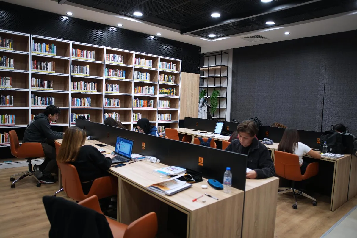 ALİ ULVİ KURUCU GENÇLİK MERKEZİ’NDE GÜZ DÖNEMİ EĞİTİMLERİ BAŞLADI