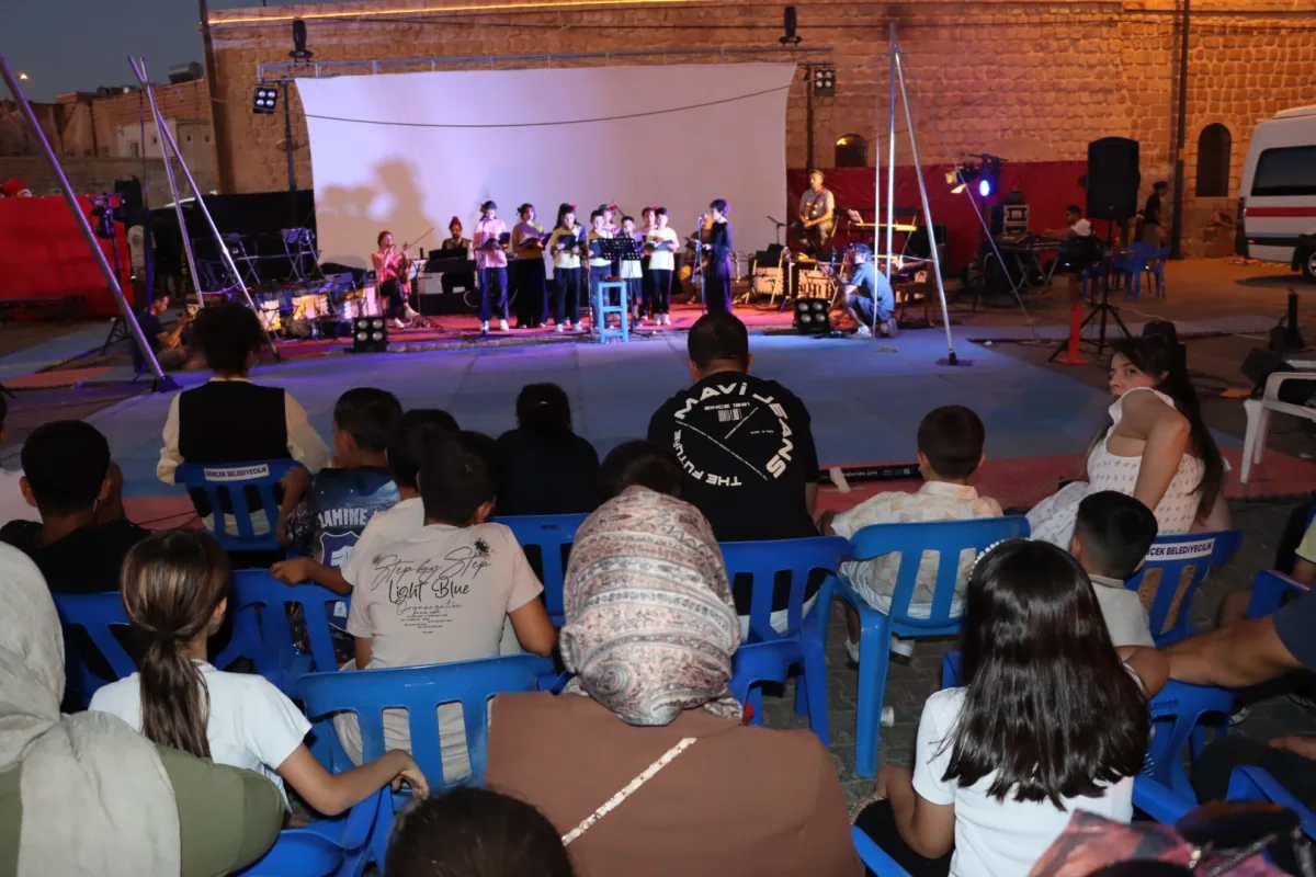 Uçan Halı Festivali Midyat'ta Çocuklarla Buluştu