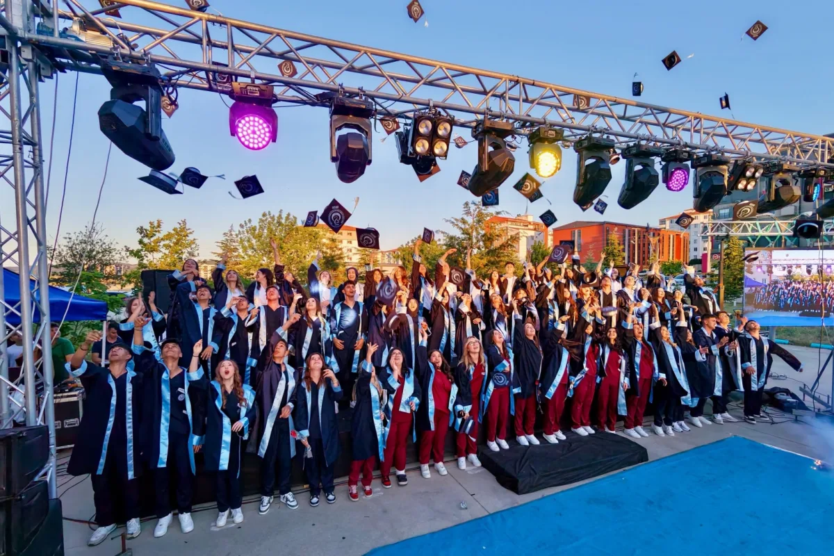 Keşan Lisesi Mezunlarına Diplomalarını Verdi