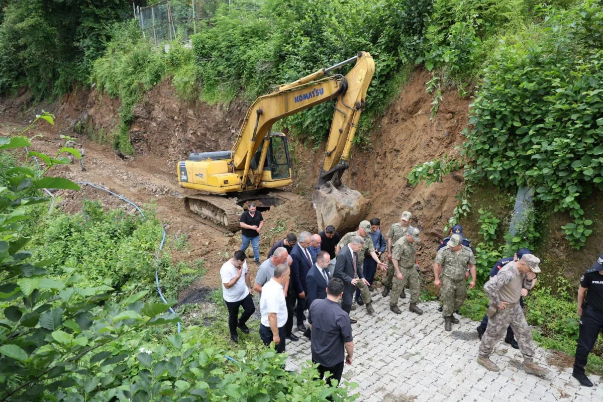 Artvin Valisi Sarp'ta İncelemelerde Bulundu