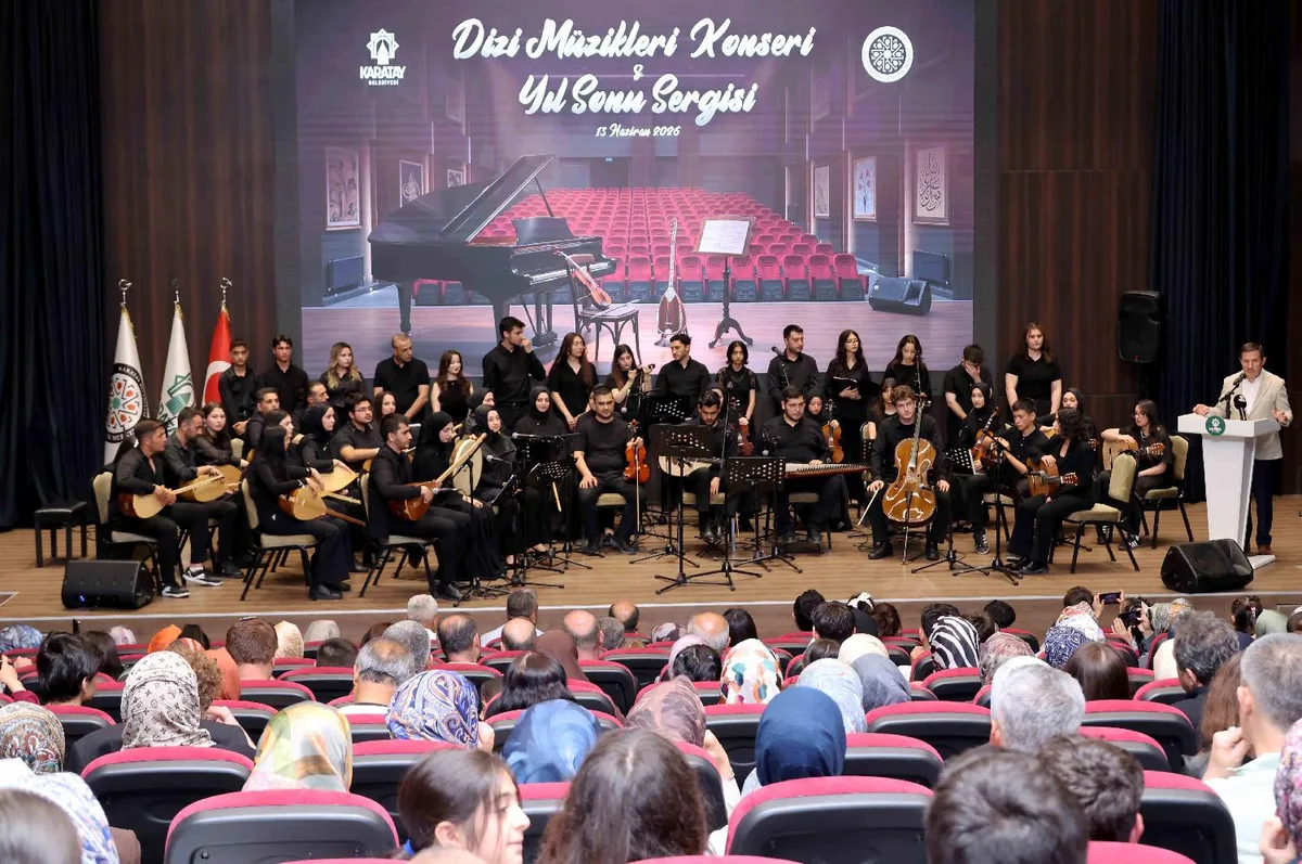 ALİ ULVİ KURUCU GENÇLİK MERKEZİ'NDEKİ 582 KURSİYERİN EMEĞİ ALKIŞLARLA TAÇLANDI