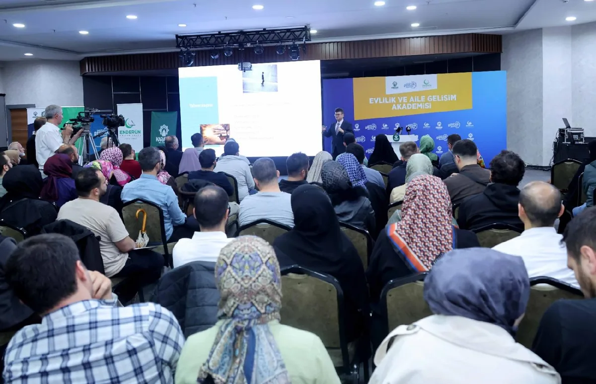UMRE ÖDÜLLÜ “EVLİLİK VE AİLE GELİŞİM AKADEMİSİ” TAMAMLANDI