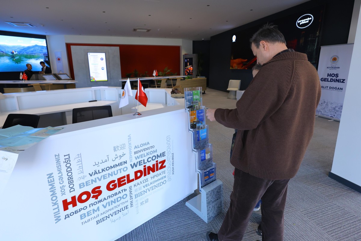 Samsun Tanıtım Merkezi İstiklal Meydanı’nda Turist Akınıyla Açıldı