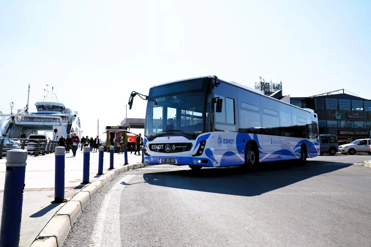 İzmir'de 30 Ağustos'ta Toplu Ulaşım %50 İndirimli