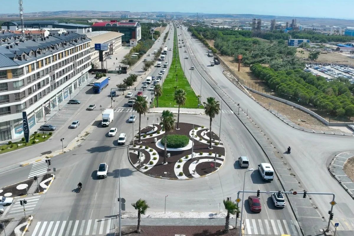 Bandırma Giriş Yolu Yeşillendi, 10 Bin m² Park Açıldı