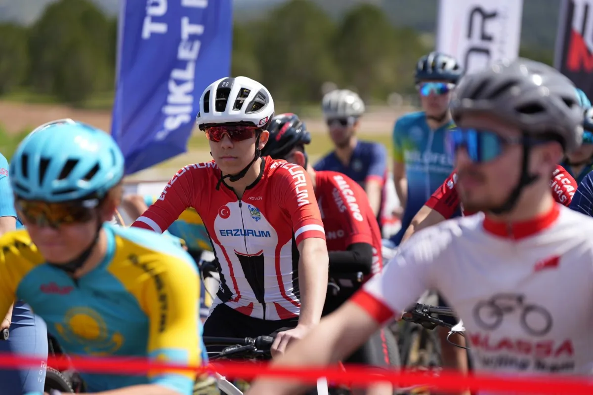 649 Profesyonel Bisikletçi Akhisar'da Yarıştı: Ferdi Zeyrek MTB Cup Sona Erdi
