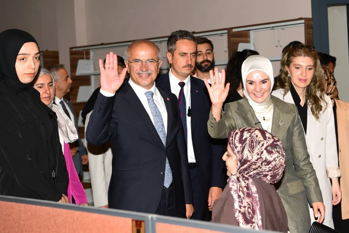 Malatya'da Geniş Kütüphaneyi Bakan Göktaş İzledi