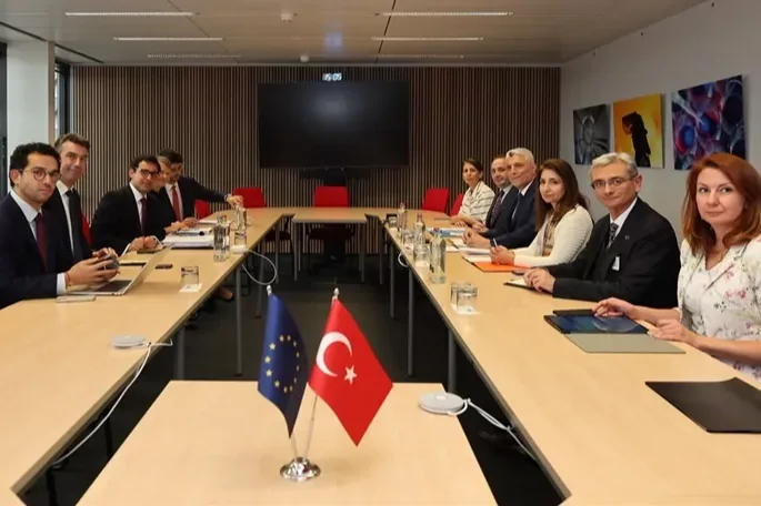Bolat-AB Yetkilisi Görüşmesi: Gümrük Birliği ve Adaylık Konuştu