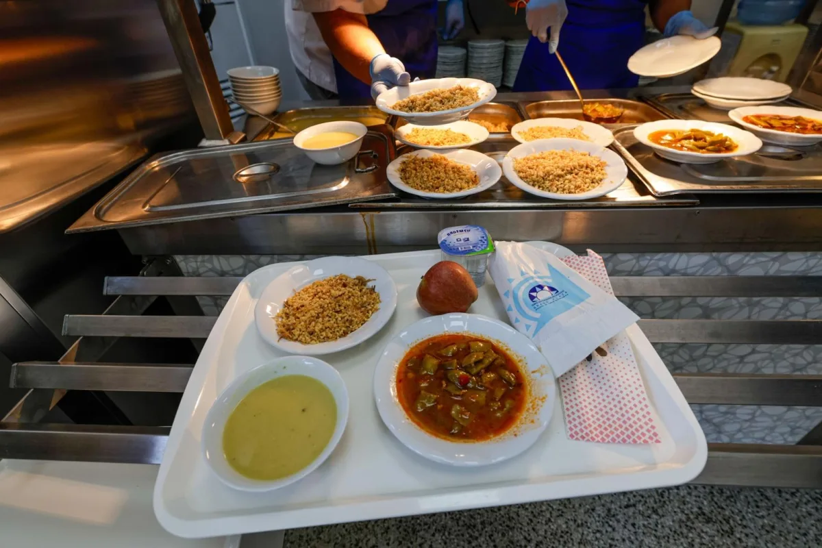 İzmir'de 25 TL Yoğunlukla Yemek: Belediye'in Ekonomik Güçlü Yatırımı