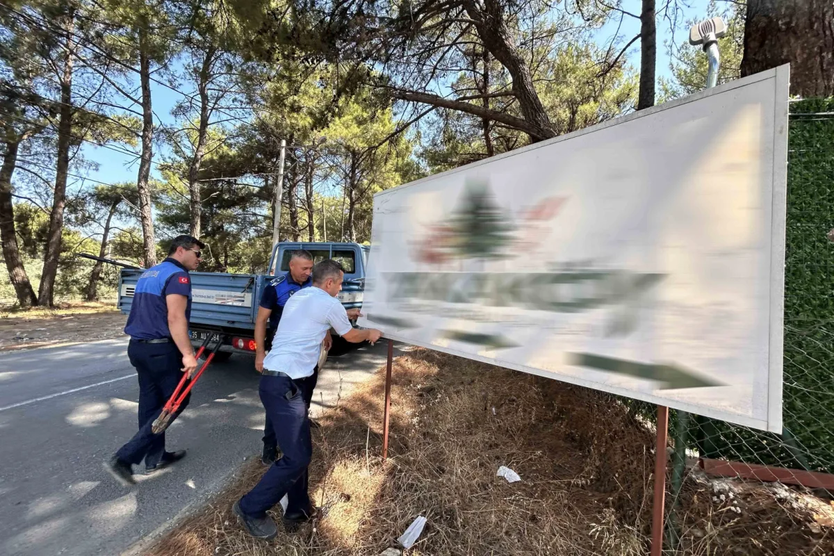 Bornova Belediyesi Çiçekliköy’de Usulsüz Tabelaları Söktü