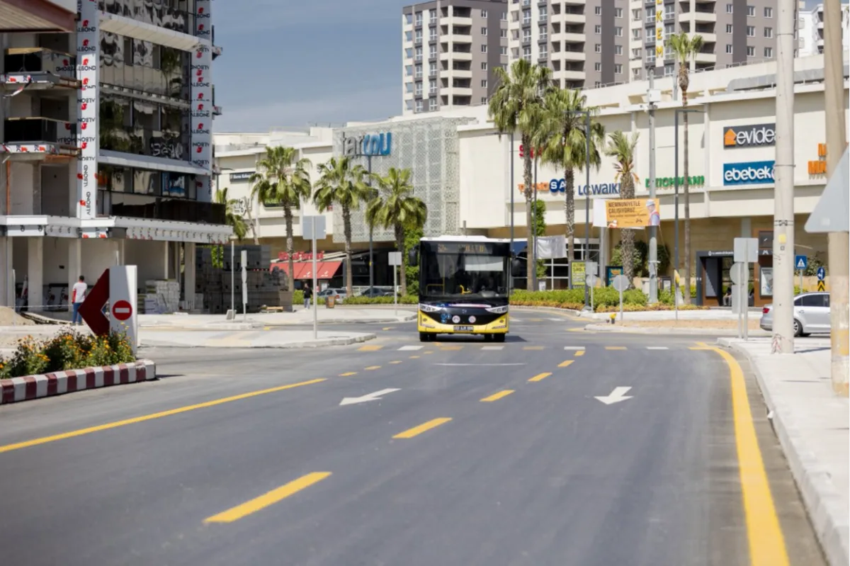 Tarsus'ta Trafik Rahatladı: Belediyeler Kavşakları Genişletiyor