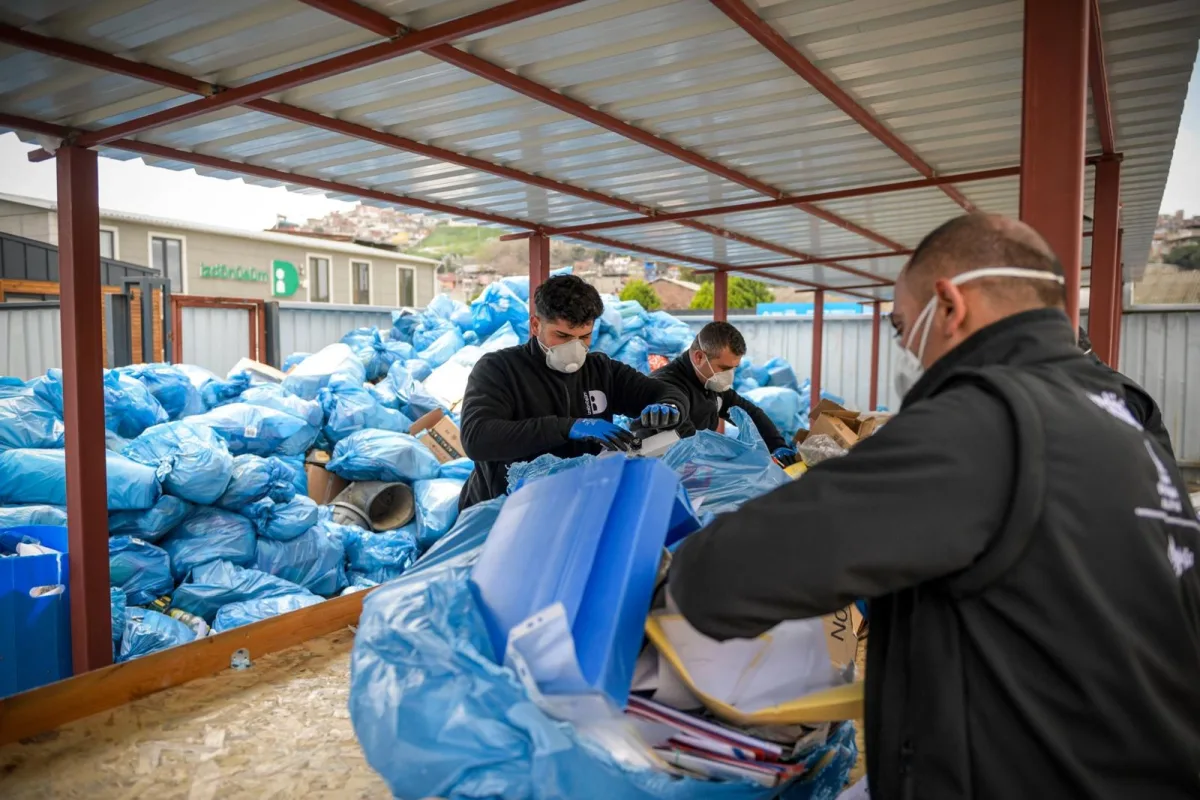 İzmir’de atık toplama kapasitesi %40 artarak 550 tona yükseldi